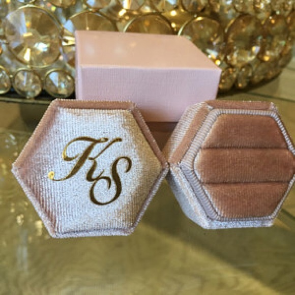 Velvet Ring Box - Picture 1 of 5
